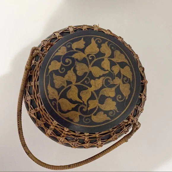 Vintage Hand Made Asian Basket with handle and lid - Picture 6 of 13